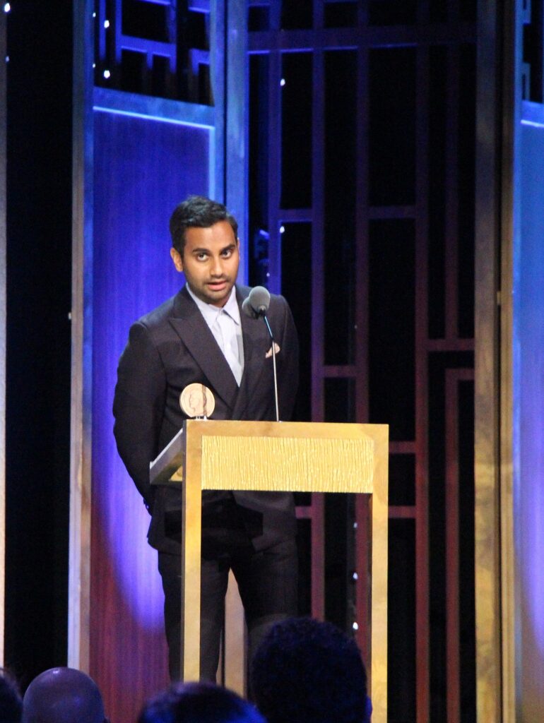 Aziz Ansari (Photo Sarah E. Freeman/Grady College, 2016; da Wikipedia)